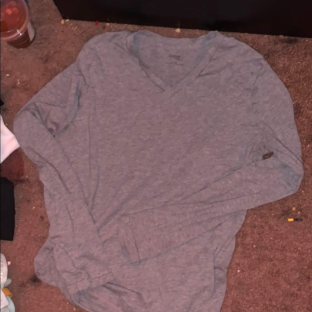 grey long sleeve active wear.